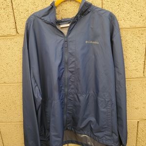 Columbia Men's Offats Bay EXS Omni-Wick Light Hooded Omni Heat Windbreaker.